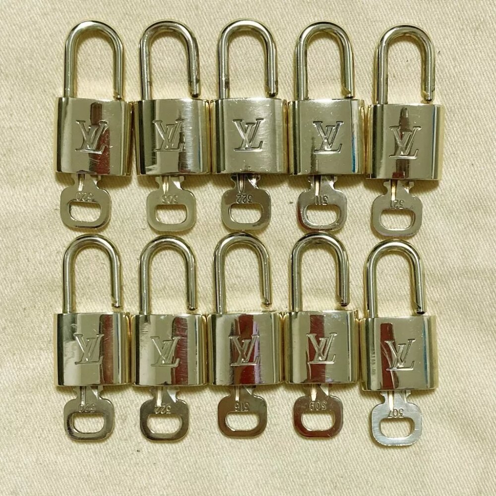 LOUIS VUITTON LV 10 SET PADLOCK KEY CHARM CADENA GOLD-PLATED FRANCE